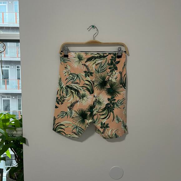 Old Navy Palm Leaf Biker Shorts Size Large - Picture 4 of 4